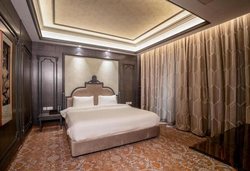 Seven Eleven Hotels And Club