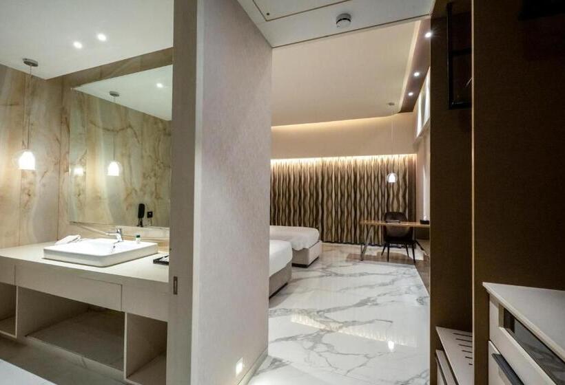 Seven Eleven Hotels And Club