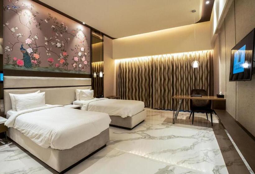 Seven Eleven Hotels And Club