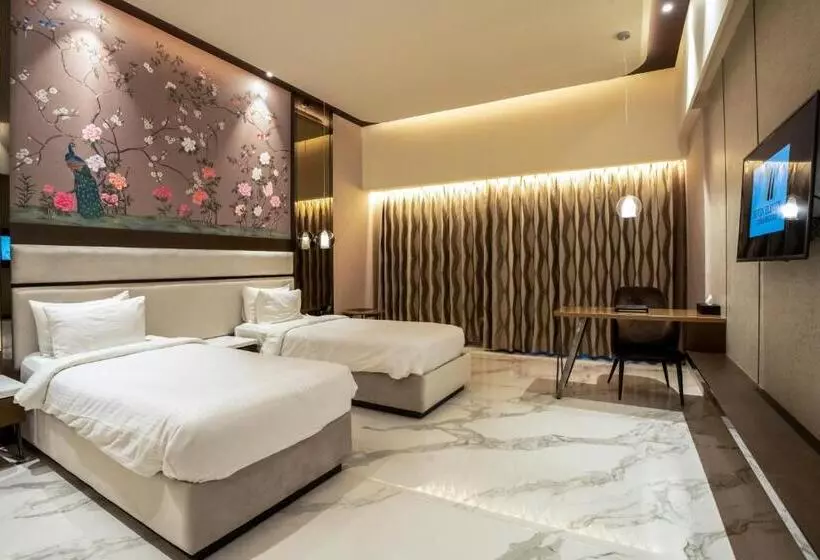 Seven Eleven Hotels And Club