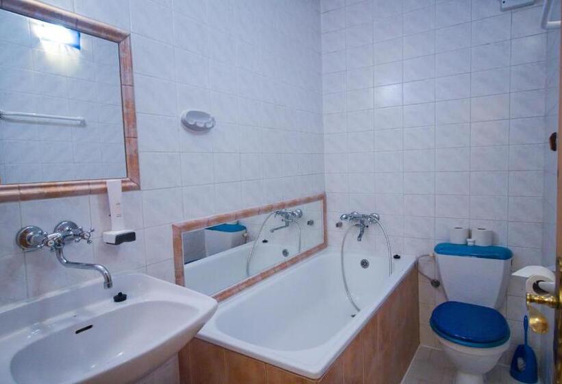 ユースホステル Motel Charlie