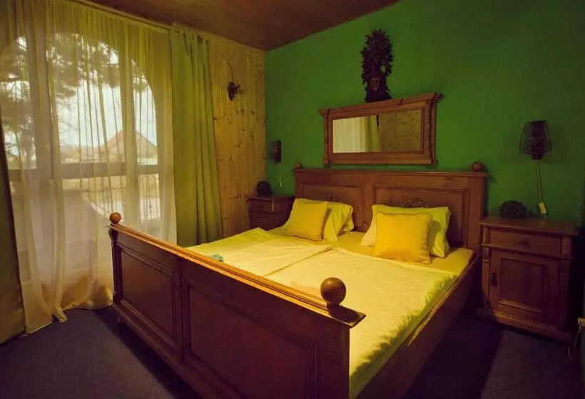 Retkeilymaja Motel Charlie