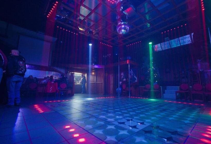 ユースホステル Motel Charlie