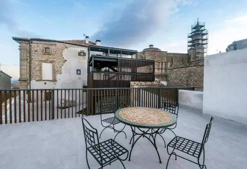 Retkeilymaja Palacio De Sansol