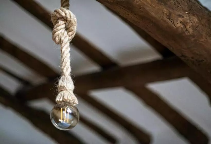 Retkeilymaja Palacio De Sansol