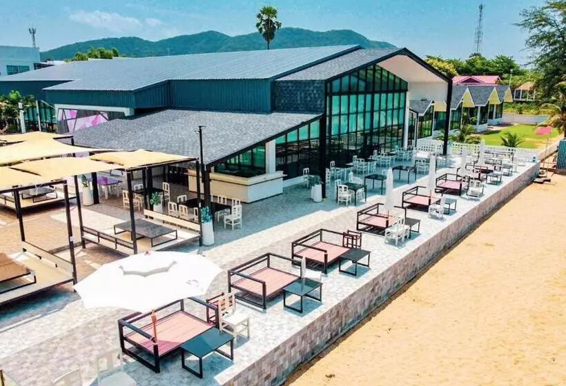 ホテル Rattana Pura Beach Resort