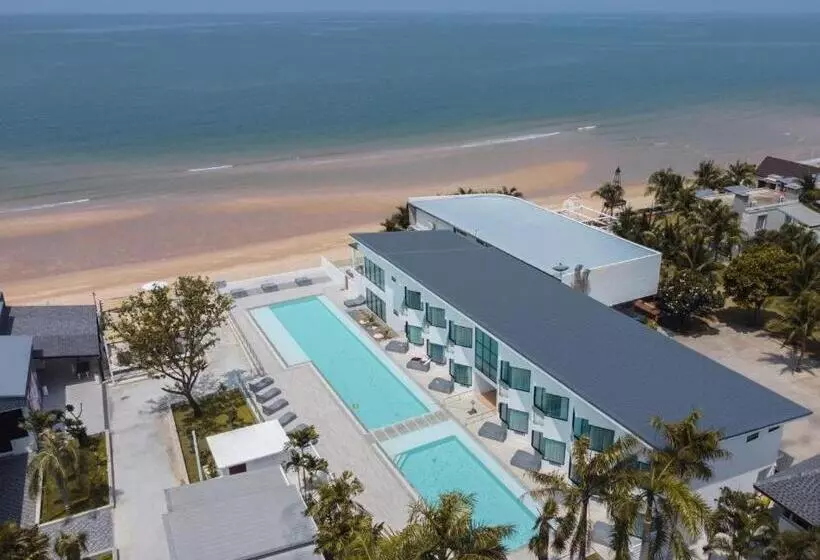 ホテル Rattana Pura Beach Resort