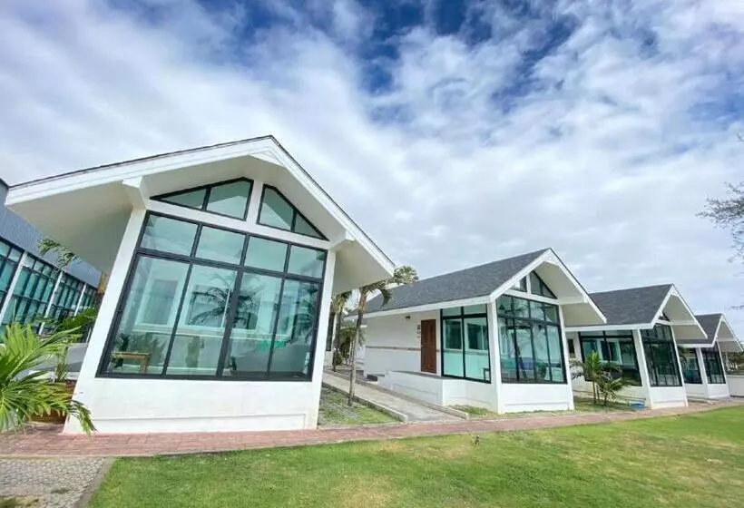 ホテル Rattana Pura Beach Resort