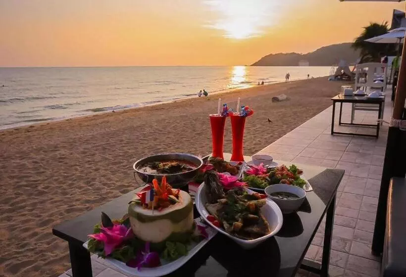 ホテル Rattana Pura Beach Resort