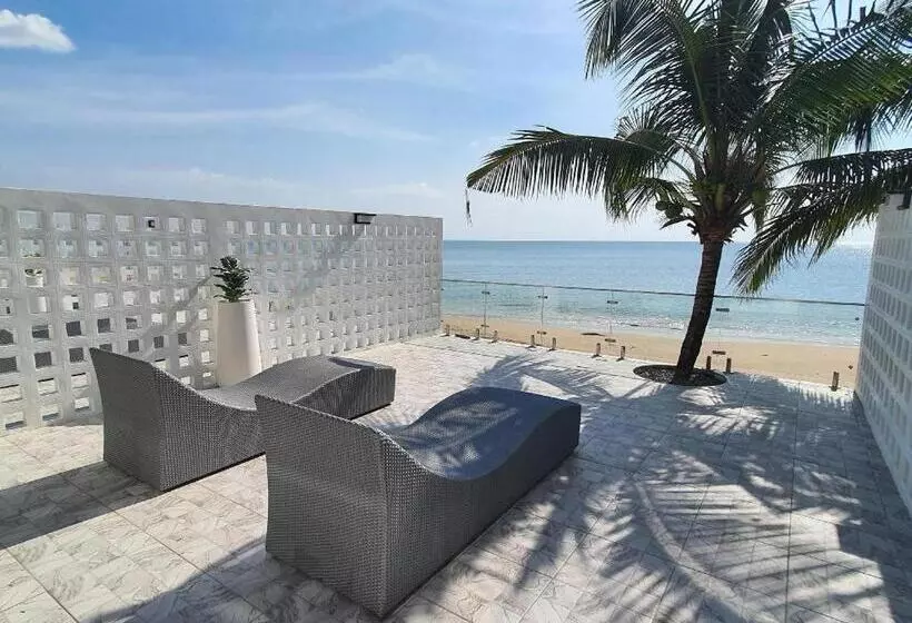 ホテル Rattana Pura Beach Resort