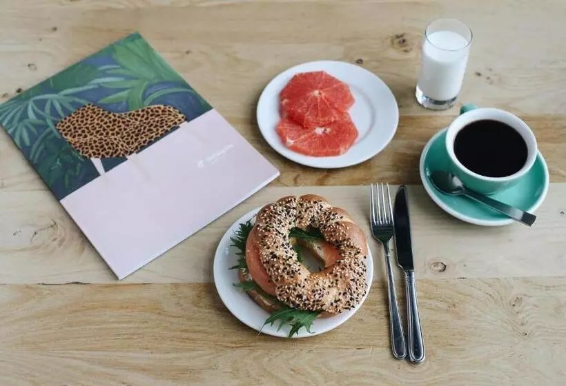 هتل Holiday Inn Tbilisi, An Ihg