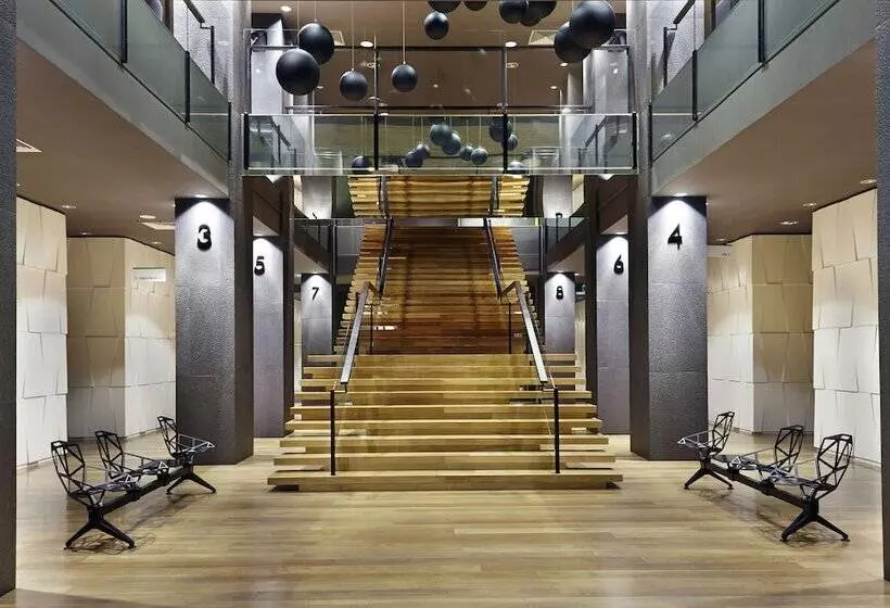 هتل Holiday Inn Tbilisi, An Ihg