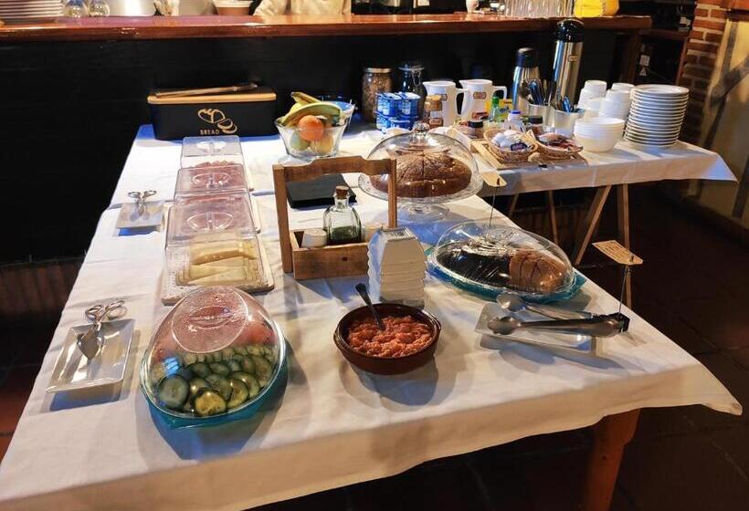 فندق ريفى Posada De Candelario