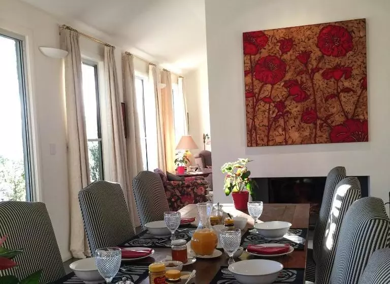 בית מלון כפרי Thorn Park By The Vines