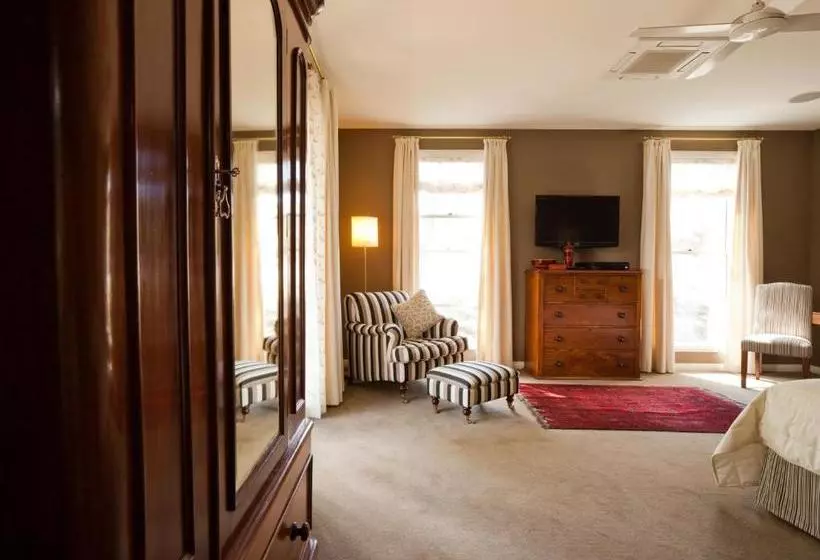 בית מלון כפרי Thorn Park By The Vines