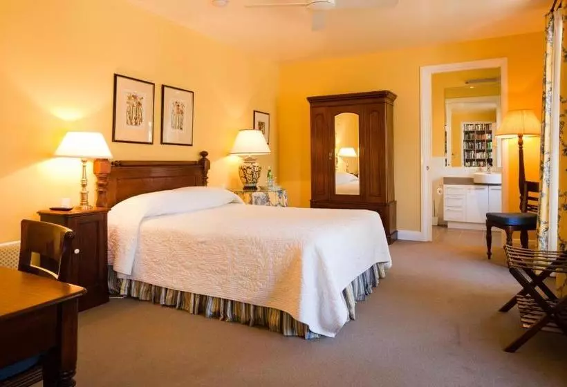 בית מלון כפרי Thorn Park By The Vines