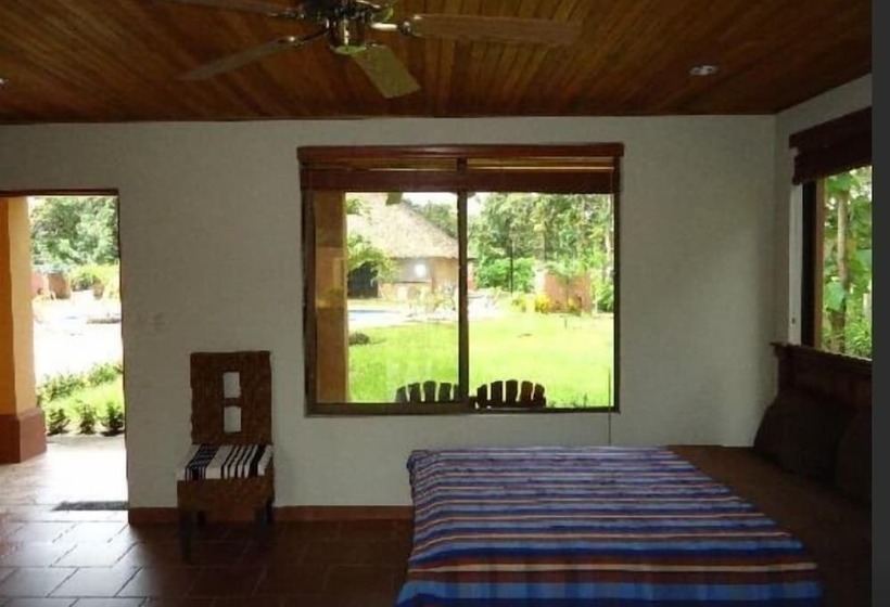 酒店 Marbella Surf Inn