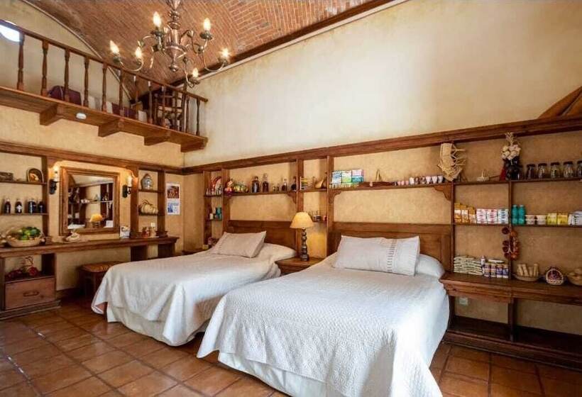 هتل Centenario Los Arroyitos