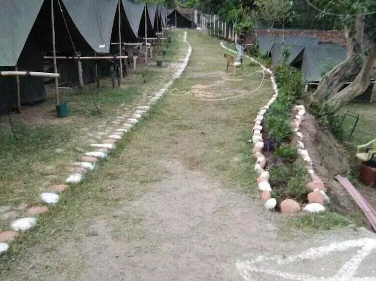 Hotelli Adb Rooms Adventure Guru Byasi