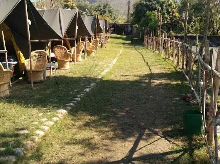 Hotelli Adb Rooms Adventure Guru Byasi