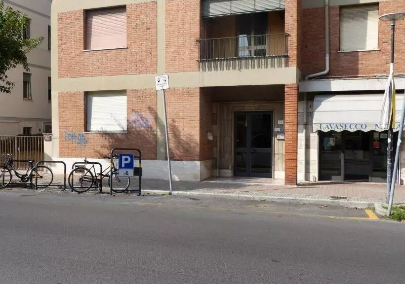 ユースホステル Airport Pisa Rooms