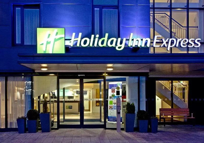 ホテル Holiday Inn Express Birmingham–south A45