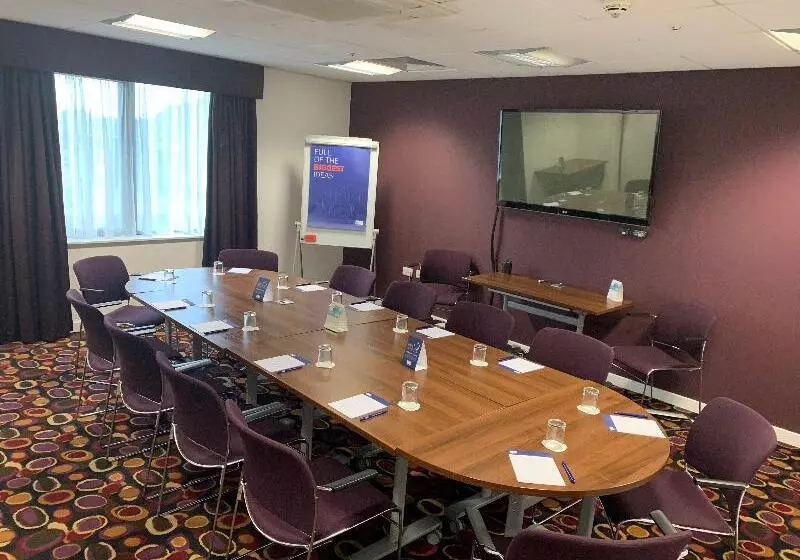 ホテル Holiday Inn Express Birmingham–south A45