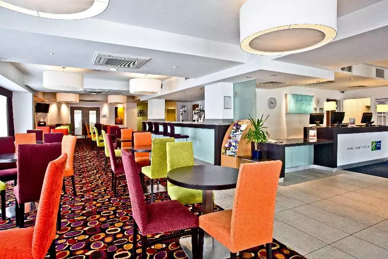 ホテル Holiday Inn Express Birmingham–south A45