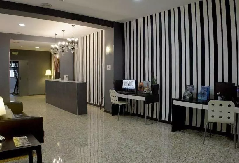 Quart Youth Hostel & Apartments