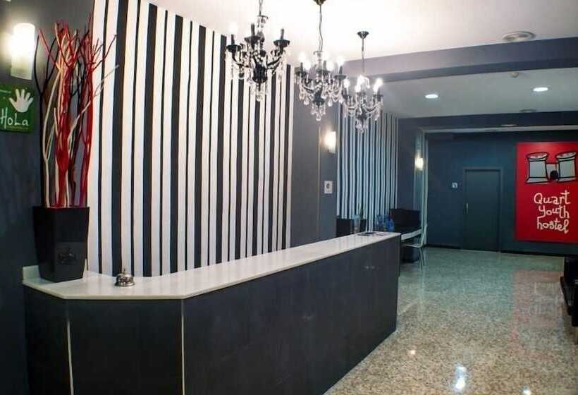 Quart Youth Hostel & Apartments