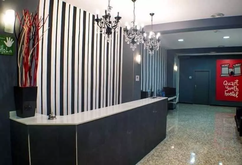 Quart Youth Hostel & Apartments