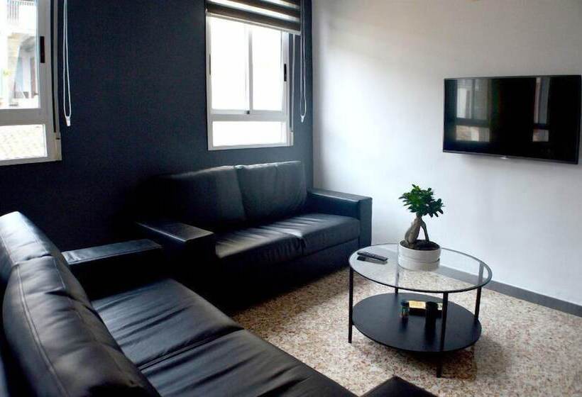 Quart Youth Hostel & Apartments