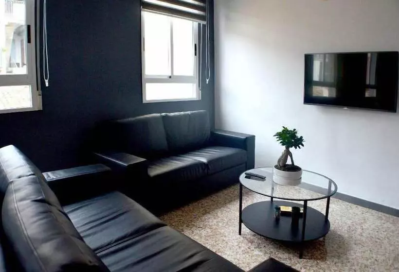 Quart Youth Hostel & Apartments