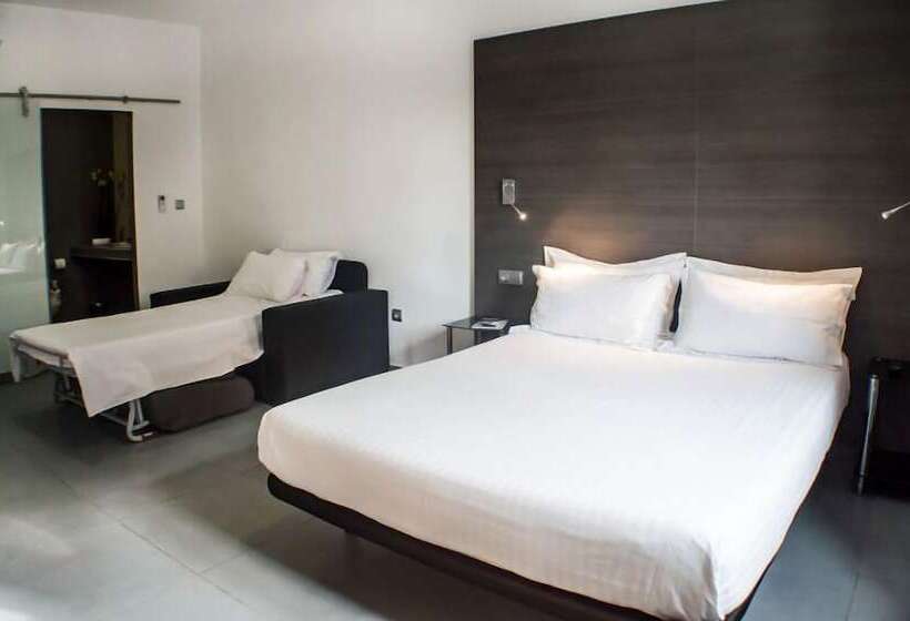 Quart Youth Hostel & Apartments