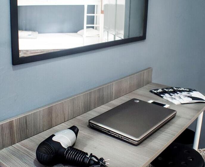 Quart Youth Hostel & Apartments