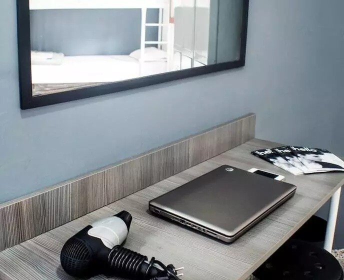 Quart Youth Hostel & Apartments