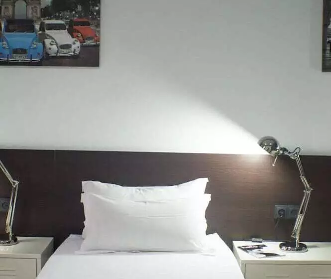 Quart Youth Hostel & Apartments