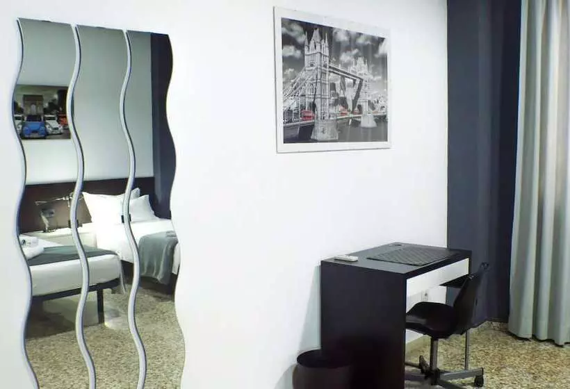 Quart Youth Hostel & Apartments