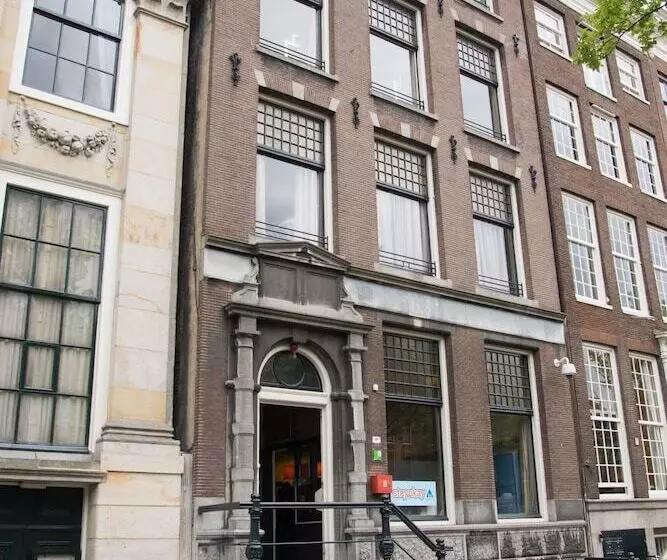 Stayokay Amsterdam Stadsdoelen Hostel