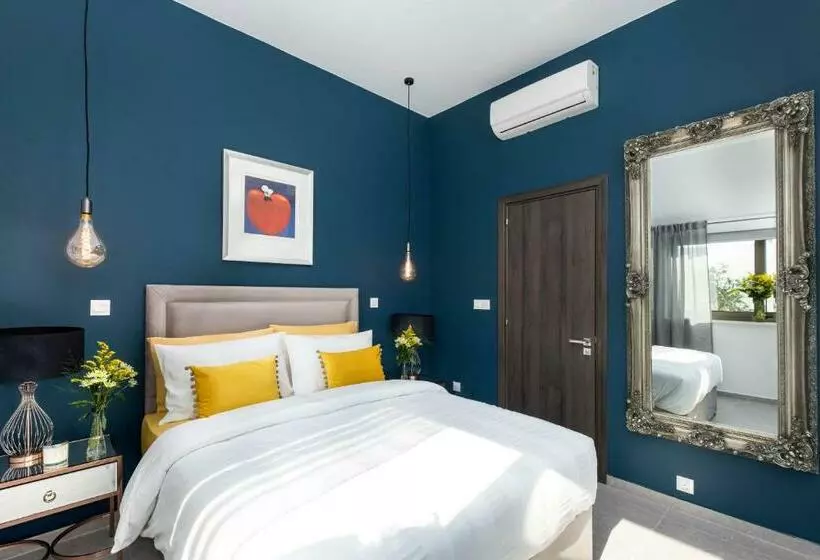 تختخواب و صبحانه Rooms At Villa Amour Cyprus