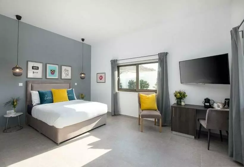 تختخواب و صبحانه Rooms At Villa Amour Cyprus