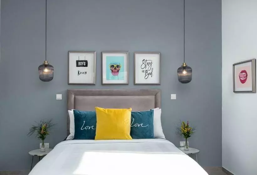 تختخواب و صبحانه Rooms At Villa Amour Cyprus