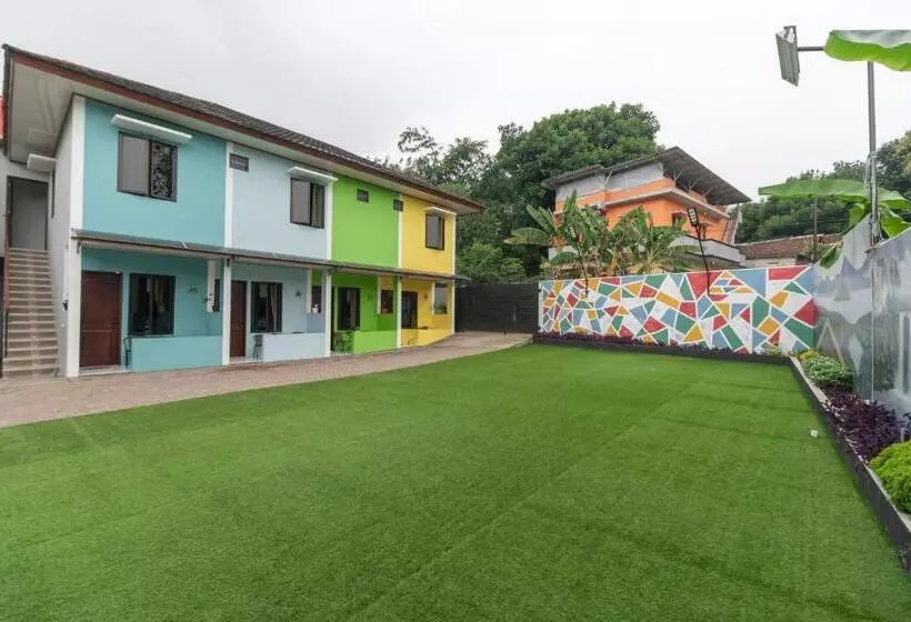 Aamiaismajoitus (B&B) Reddoorz Plus Near Jungeland Sentul