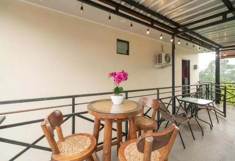 Aamiaismajoitus (B&B) Reddoorz Plus Near Jungeland Sentul