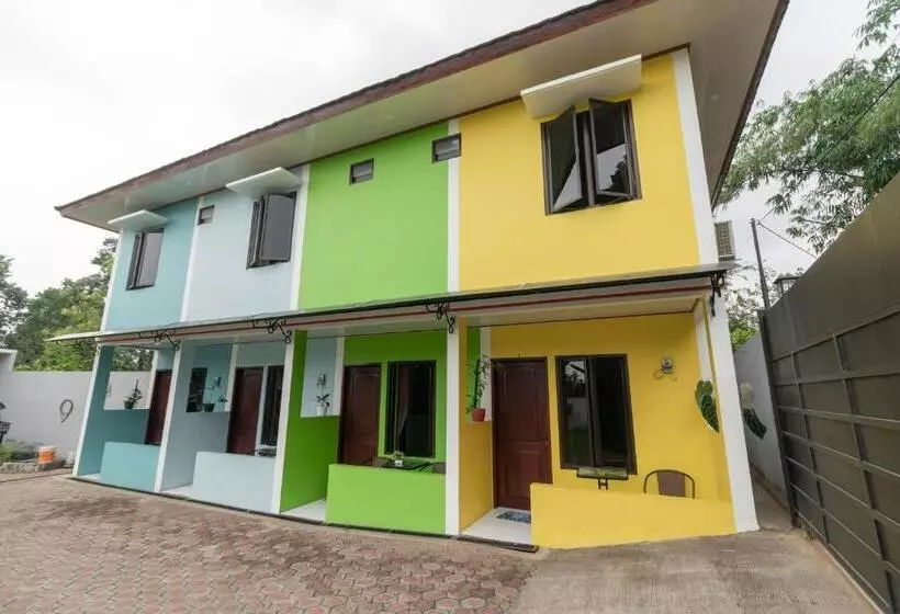 Aamiaismajoitus (B&B) Reddoorz Plus Near Jungeland Sentul