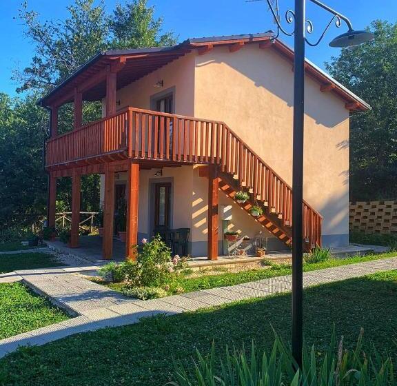 Отель Albergo Diffuso Borgo Retrosi Di Amatrice