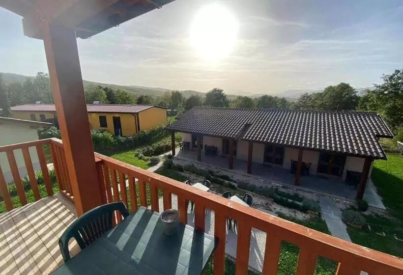 Hotelli Albergo Diffuso Borgo Retrosi Di Amatrice