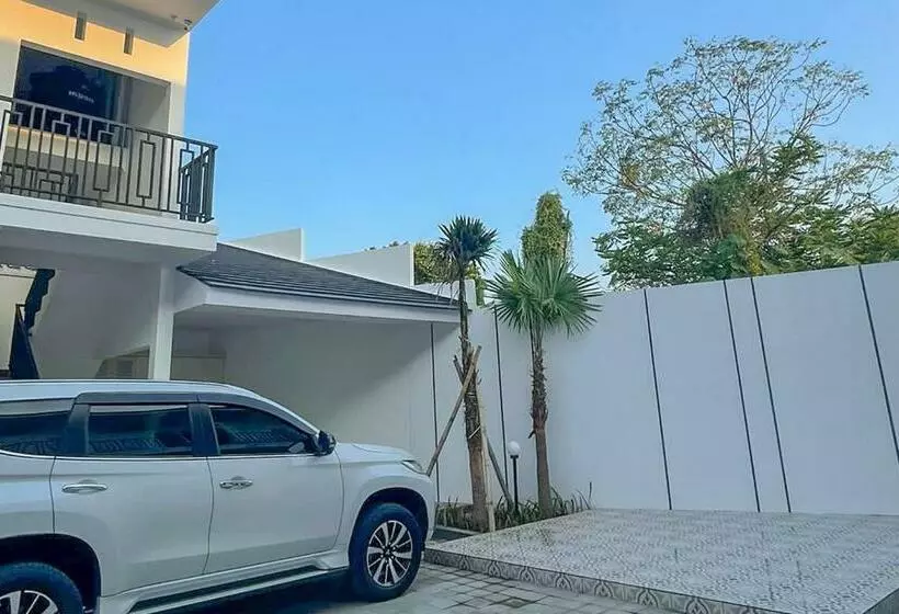 Hotel Tritisan House Redpartner