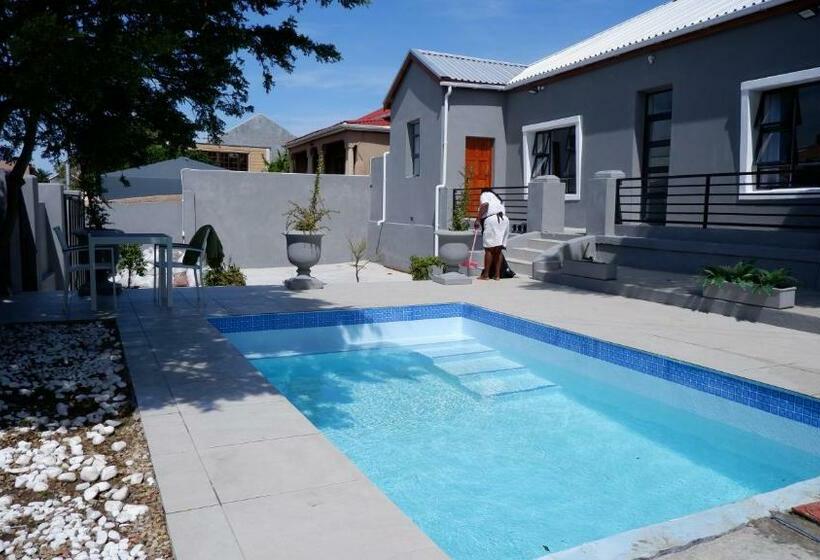 פנסיון 24 On York Guesthouse