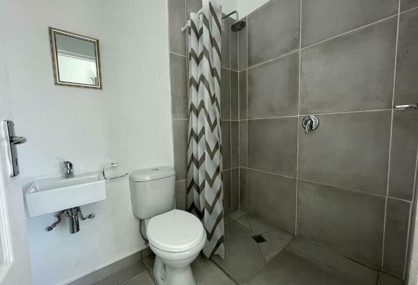 פנסיון 24 On York Guesthouse